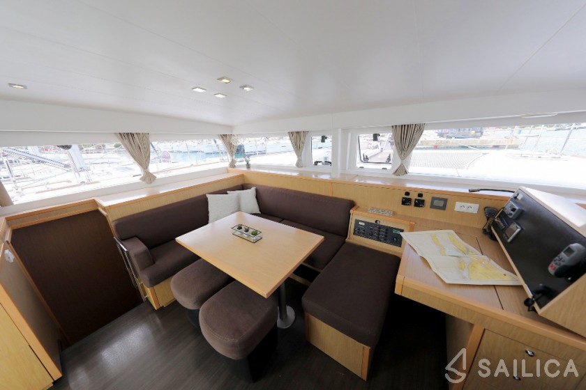 Lagoon 400 S2 - Yacht Charter Sailica