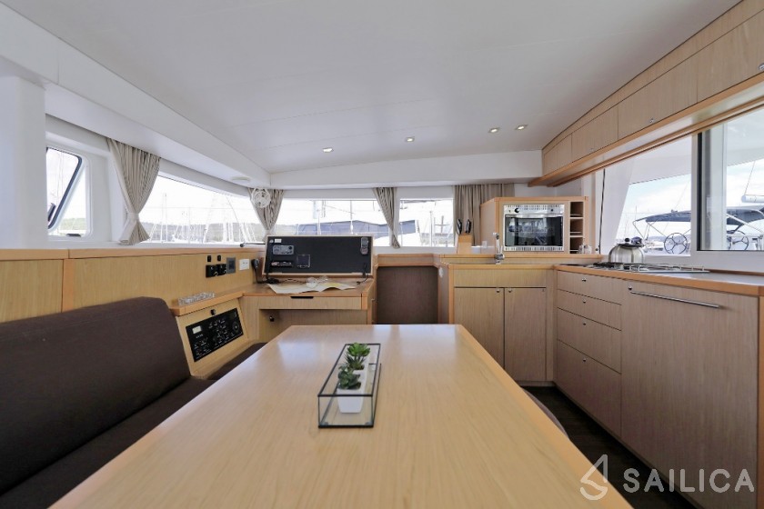 Lagoon 400 S2 - Yacht Charter Sailica