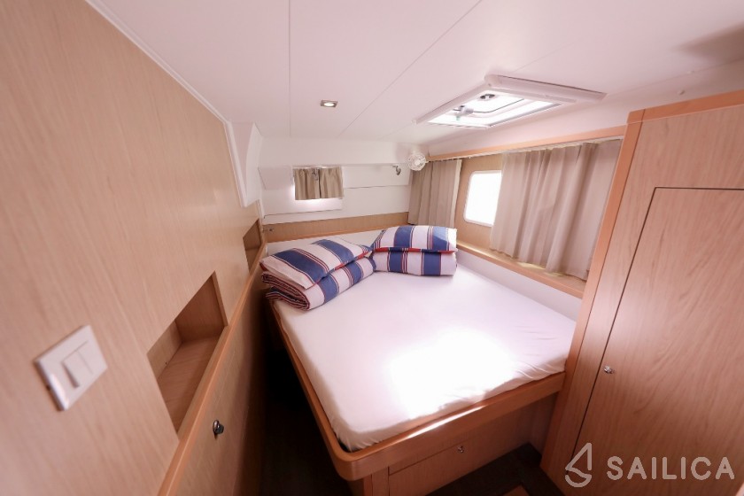 Lagoon 400 S2 - Yacht Charter Sailica
