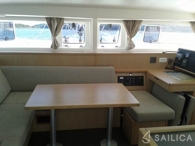 Lagoon 400 S2 - Yacht Charter Sailica