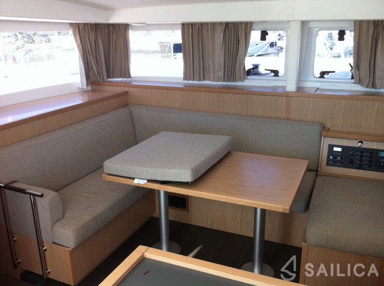 Lagoon 400 S2 - Yacht Charter Sailica