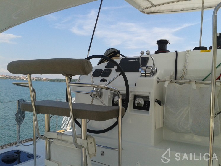 Lagoon 400 S2 - Yacht Charter Sailica