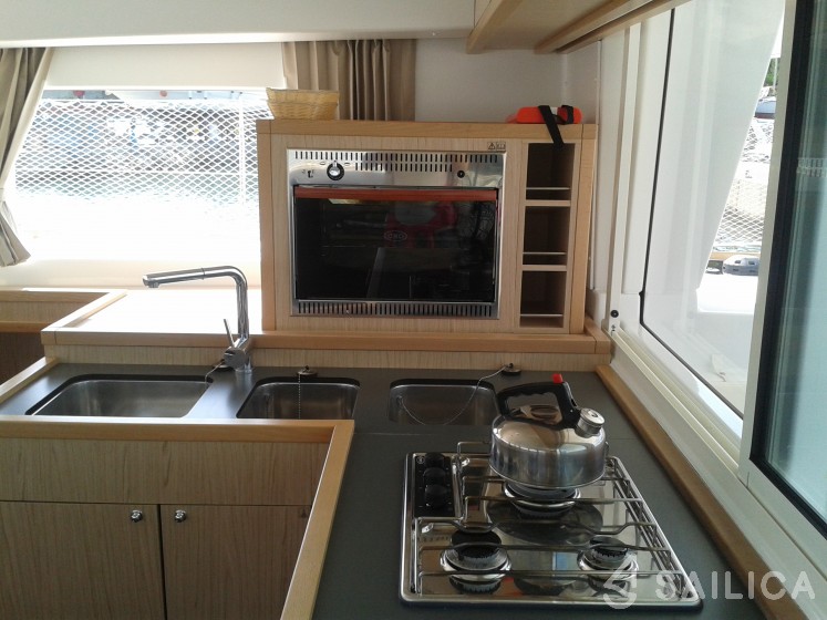 Lagoon 400 S2 - Yacht Charter Sailica