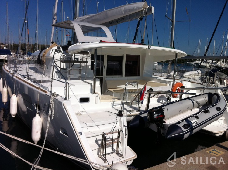 Lagoon 400 S2 - Yacht Charter Sailica