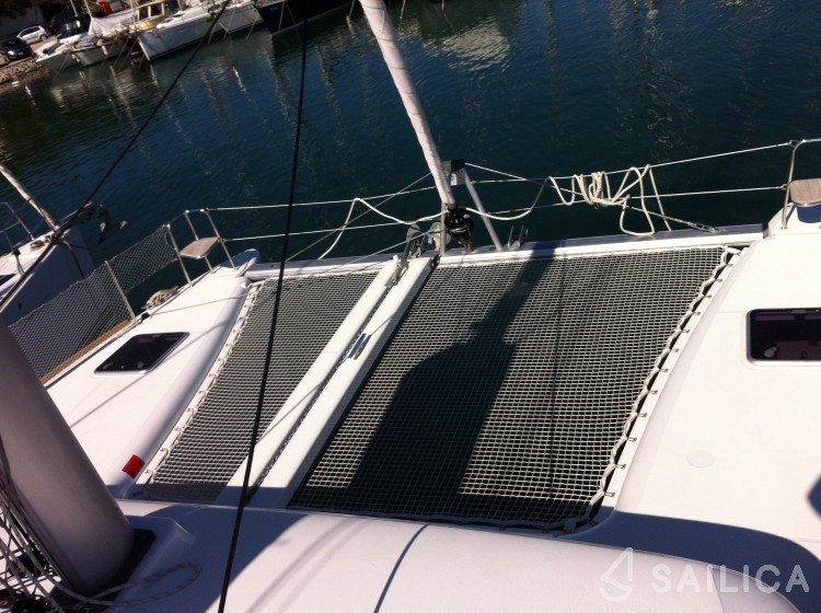 Lagoon 400 S2 - Yacht Charter Sailica