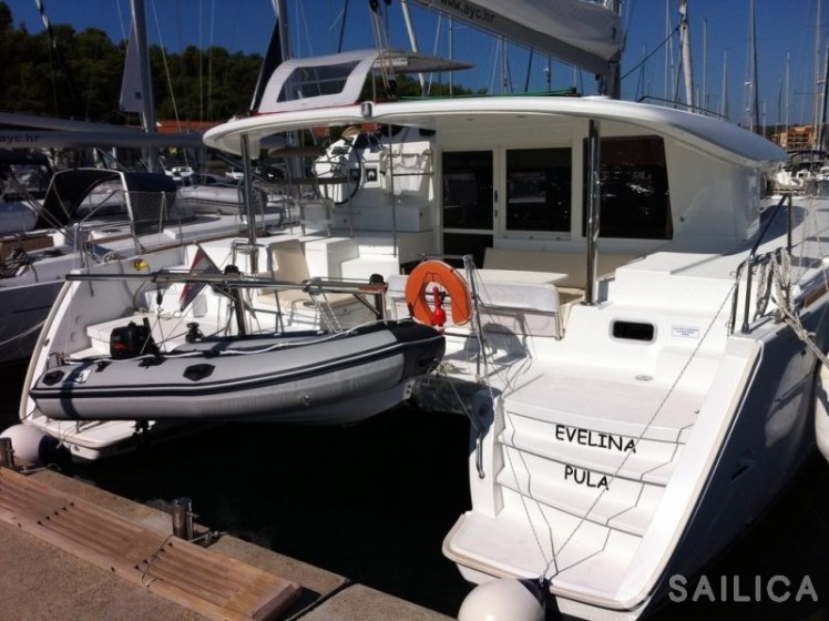 Lagoon 400 S2 - Yacht Charter Sailica