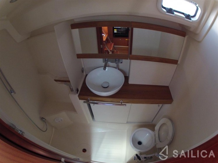 Hanse 445 - Yacht Charter Sailica
