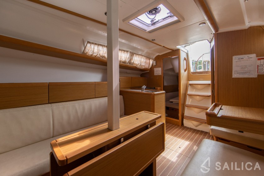 Sun Odyssey 33i - Yacht Charter Sailica