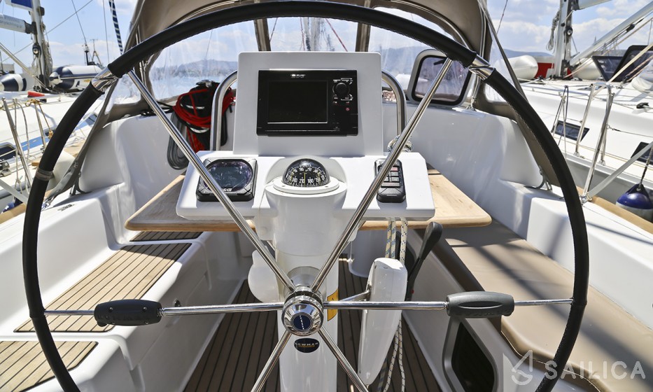 Sun Odyssey 33i - Yacht Charter Sailica