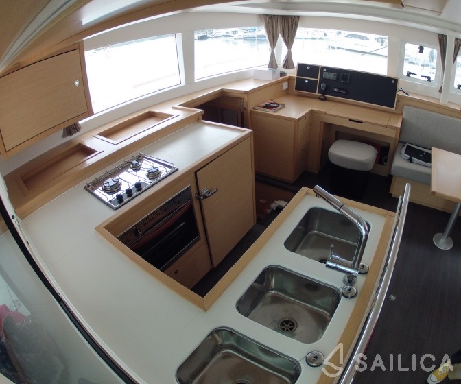 Lagoon 450 - Yacht Charter Sailica