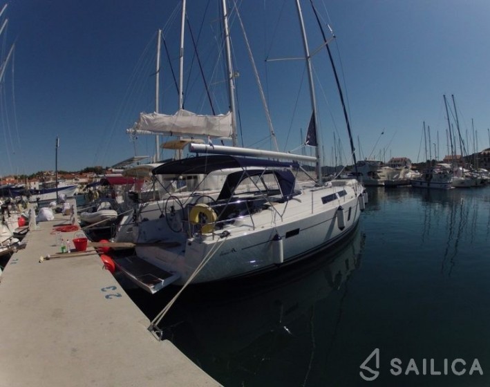 Hanse 445 - Yacht Charter Sailica