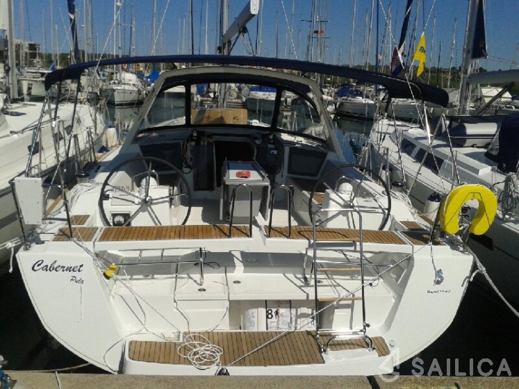Oceanis 45 - Yacht Charter Sailica