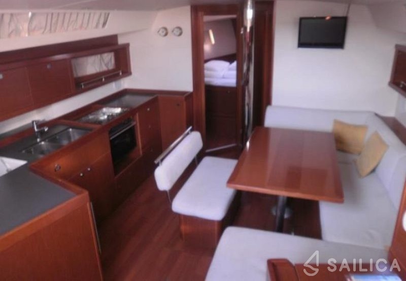 Oceanis 45 - Yacht Charter Sailica