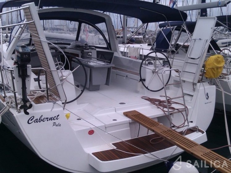 Oceanis 45 - Yacht Charter Sailica