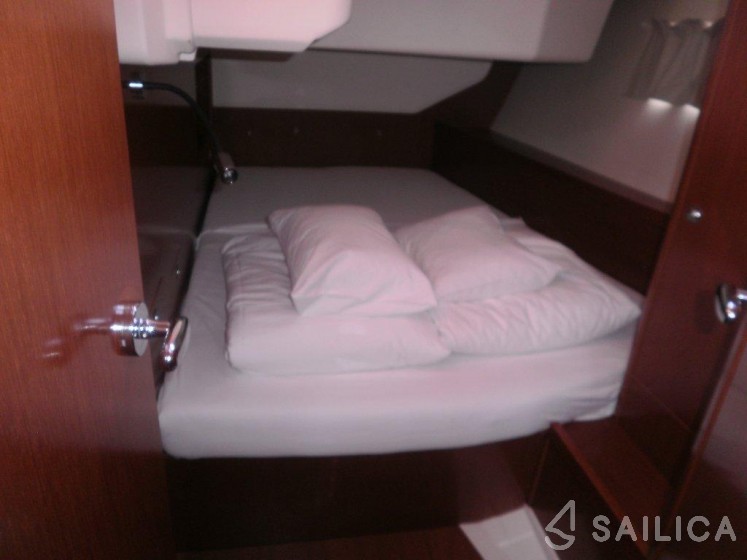 Oceanis 45 - Yacht Charter Sailica