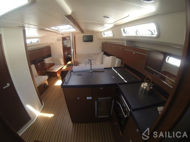 Hanse 415 - Yacht Charter Sailica