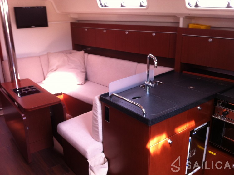 Hanse 415 - Yacht Charter Sailica