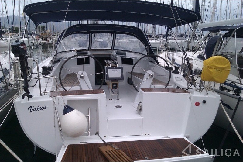 Hanse 415 - Yacht Charter Sailica