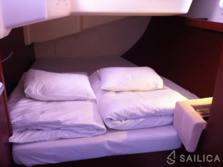 Hanse 415 - Yacht Charter Sailica