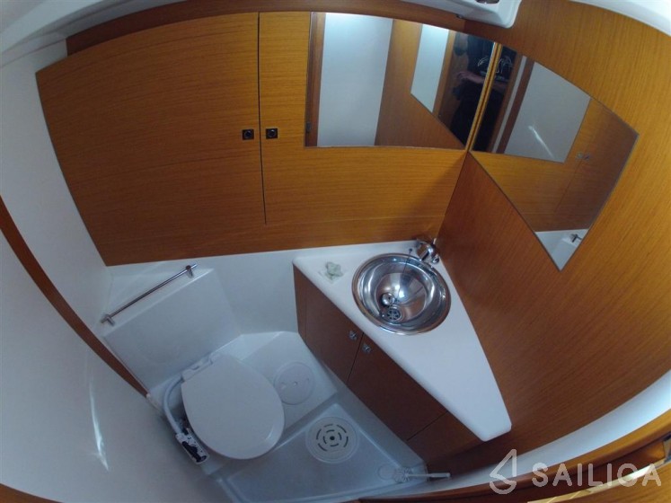 Jeanneau 53 - Yacht Charter Sailica