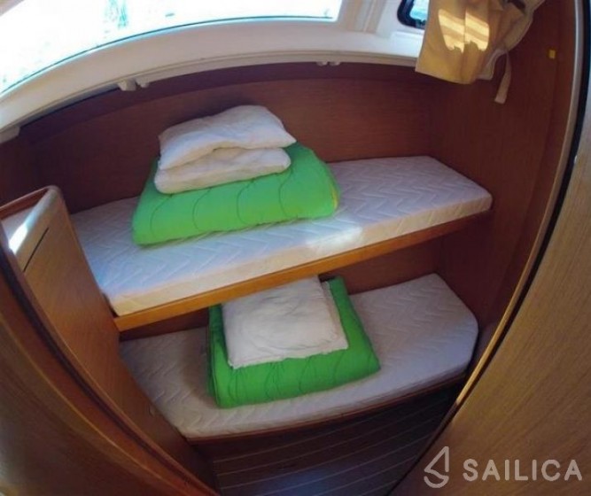 Jeanneau 53 - Yacht Charter Sailica