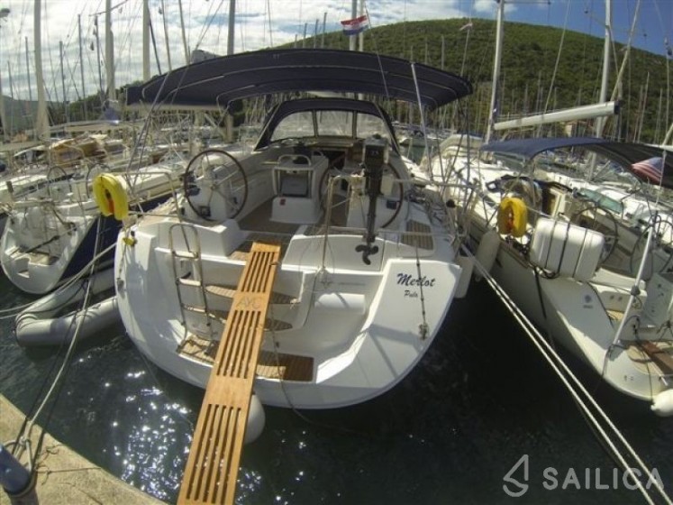 Jeanneau 53 - Yacht Charter Sailica