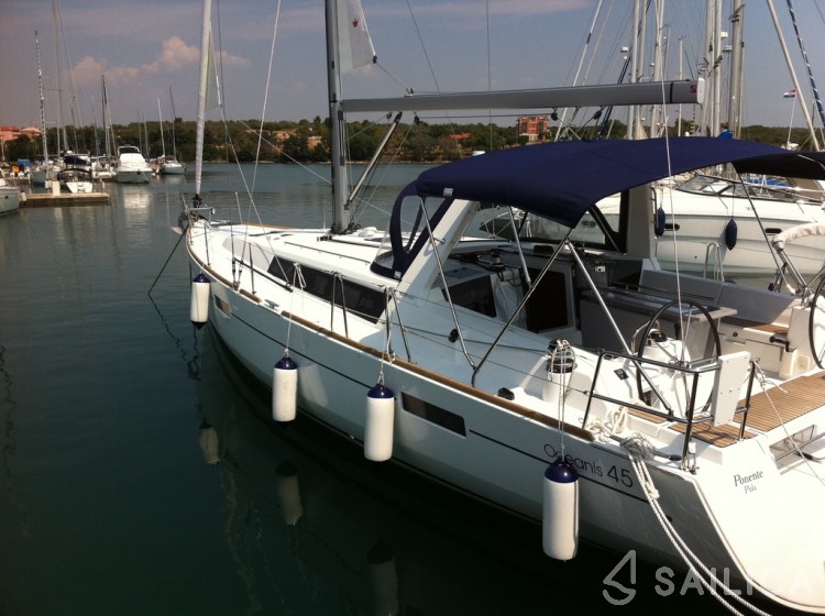 Oceanis 45 - Yacht Charter Sailica