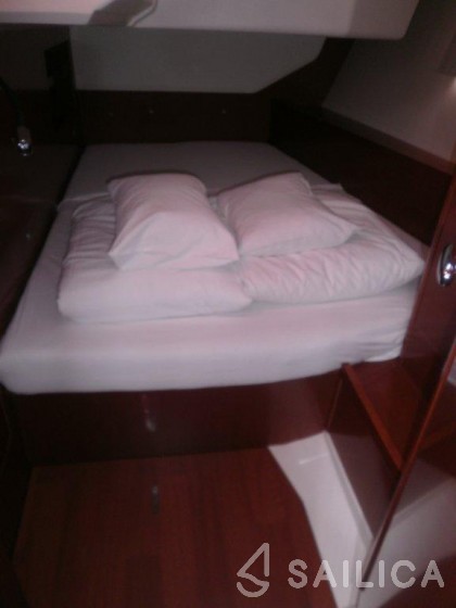 Oceanis 45 - Yacht Charter Sailica