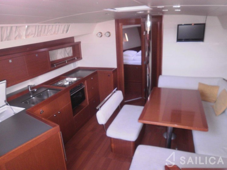 Oceanis 45 - Yacht Charter Sailica