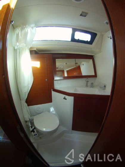 Oceanis 45 - Yacht Charter Sailica