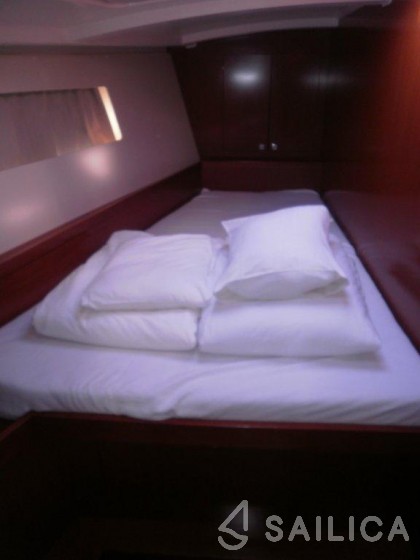 Oceanis 45 - Yacht Charter Sailica