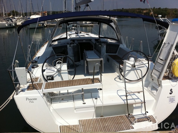 Oceanis 45 - Yacht Charter Sailica