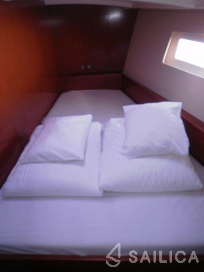 Oceanis 45 - Yacht Charter Sailica