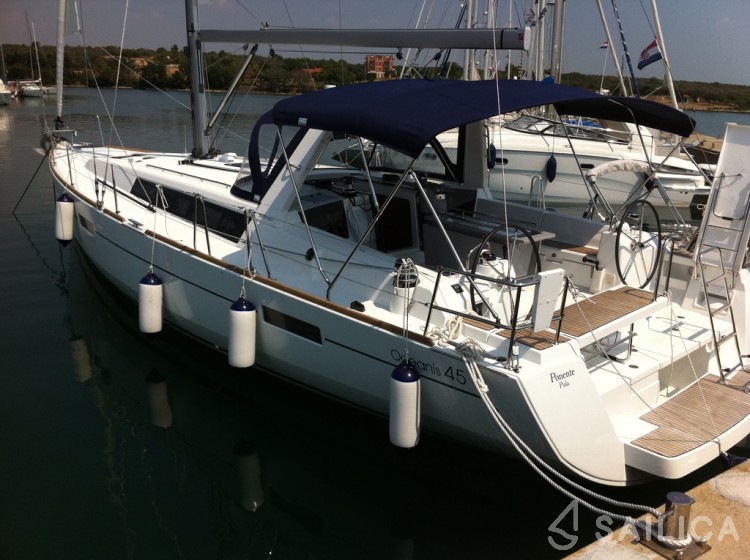 Oceanis 45 - Yacht Charter Sailica