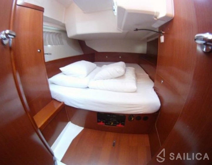 Oceanis 45 - Yacht Charter Sailica