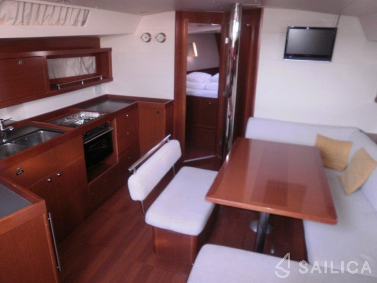 Oceanis 45 - Yacht Charter Sailica