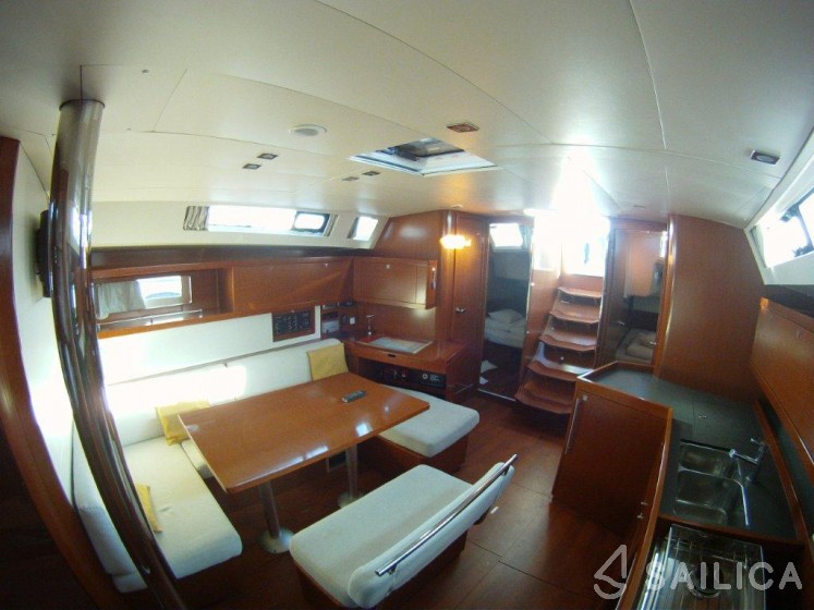 Oceanis 45 - Yacht Charter Sailica