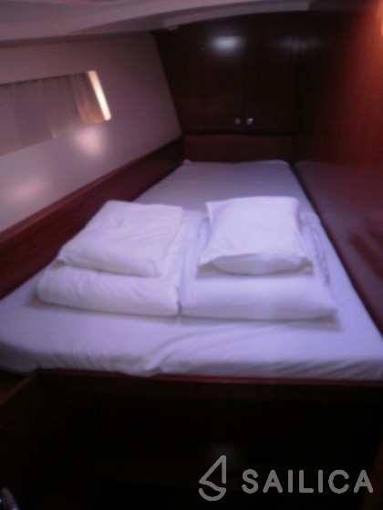 Oceanis 45 - Yacht Charter Sailica