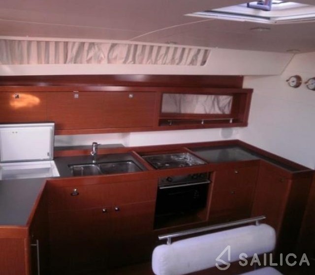 Oceanis 45 - Yacht Charter Sailica