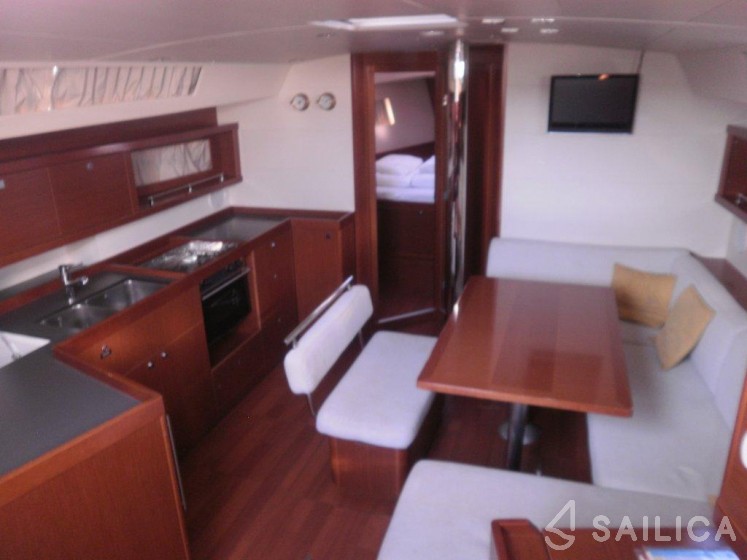 Oceanis 45 - Yacht Charter Sailica
