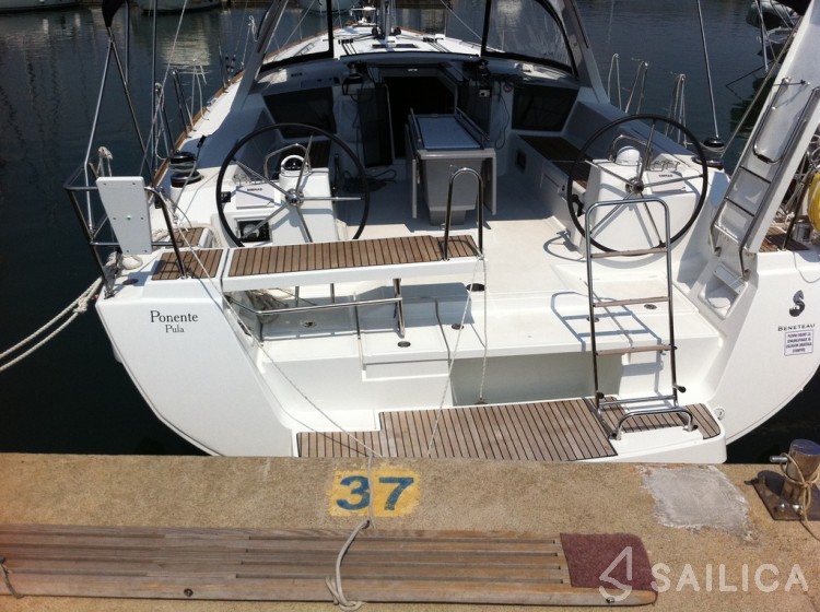 Oceanis 45 - Yacht Charter Sailica
