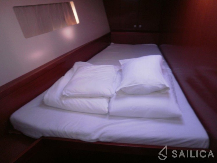 Oceanis 45 - Yacht Charter Sailica