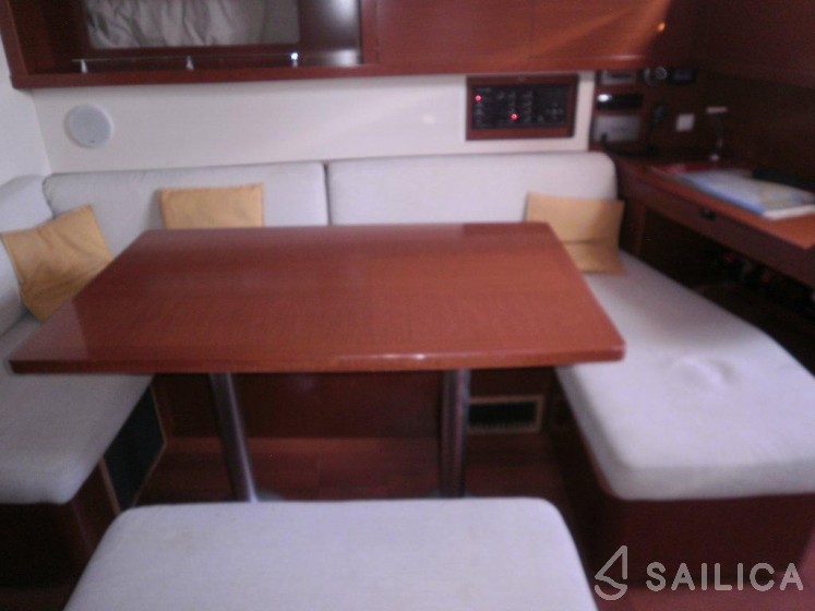 Oceanis 45 - Yacht Charter Sailica
