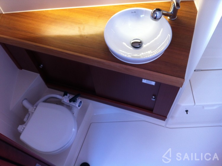 Hanse 415 - Yacht Charter Sailica
