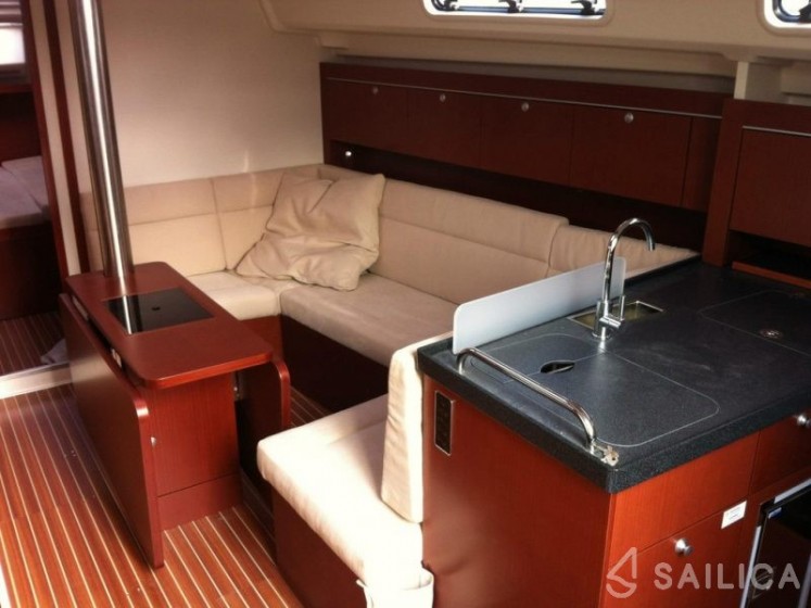 Hanse 415 - Yacht Charter Sailica