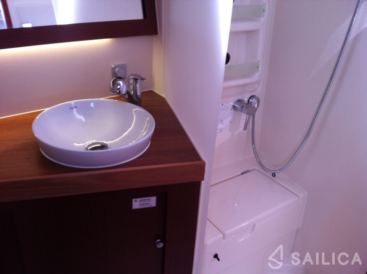 Hanse 415 - Yacht Charter Sailica
