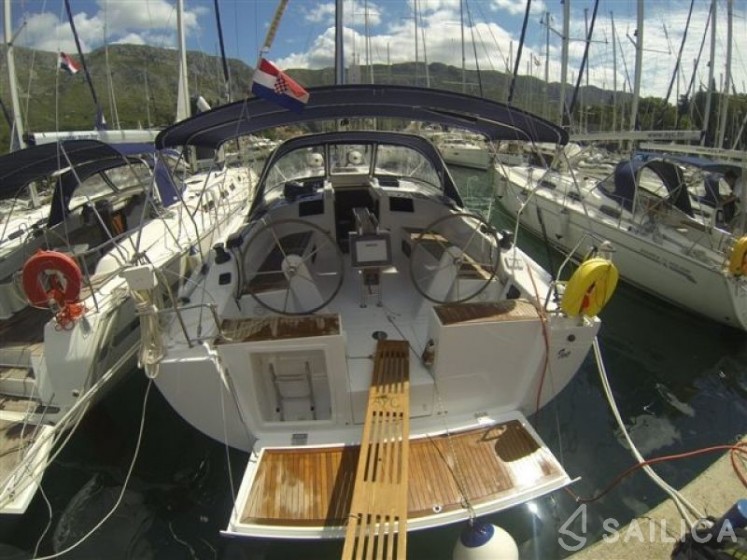 Hanse 415 - Yacht Charter Sailica