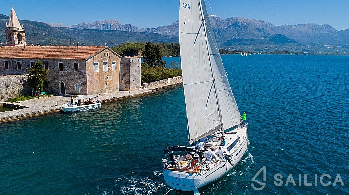 Bavaria 46 Cruiser - Yacht Charter Sailica