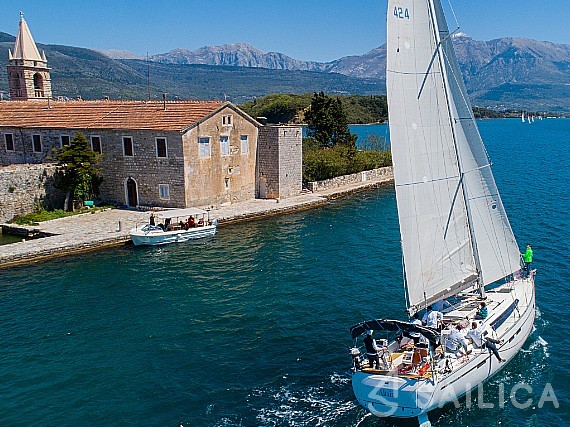 Bavaria 46 Cruiser - Yacht Charter Sailica