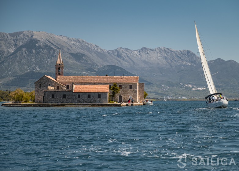 Bavaria 46 Cruiser - Yacht Charter Sailica